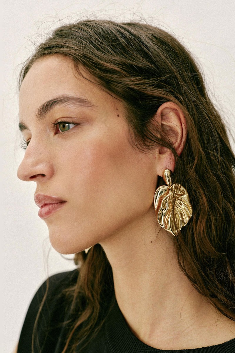 Maxi Metal Leaf Earrings from Zara