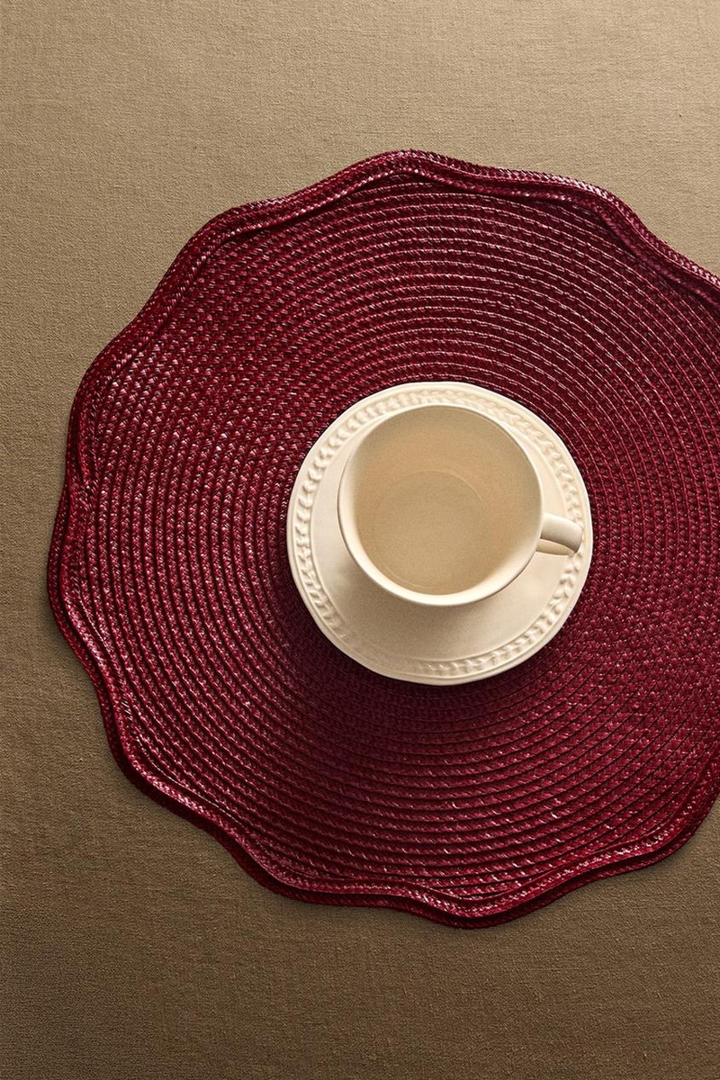 Pack Of 2 Christmas Placemats With Blonde Lace from Zara
