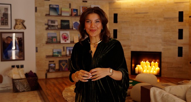 Riyadh Home Tour: Traditional Majlis, Marble Interiors & Art Collections 