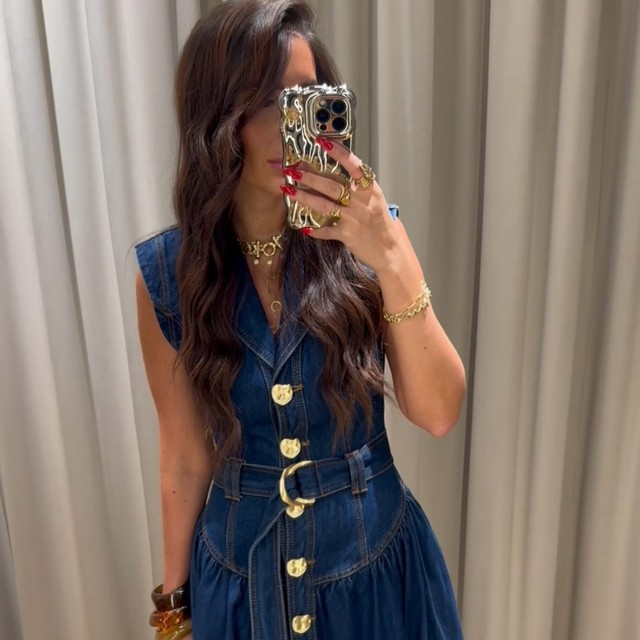 In need of some day-to-night outfit inspiration? Here, @hebahbaker tries on some of her favourite pi