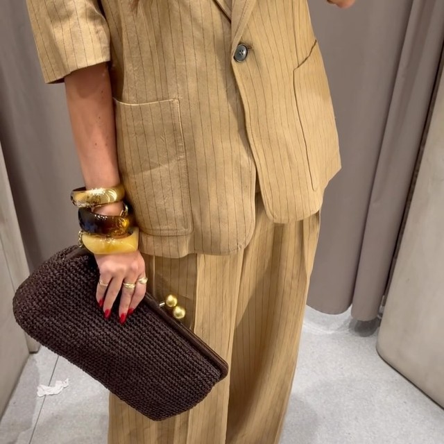 In need of some summer styling inspo? To help you out @hebahbaker headed to @zara to try on some new